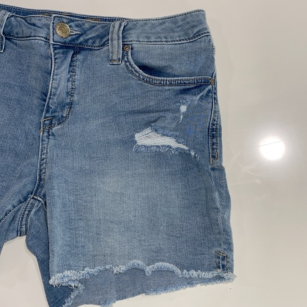 7 For All‎ Mankind Weekend Distressed Shorts - Picture 3 of 8